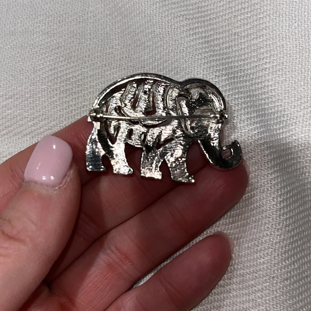 *FREE WITH ANY BUNDLE* Elephant pin 🐘 - Picture 4 of 4
